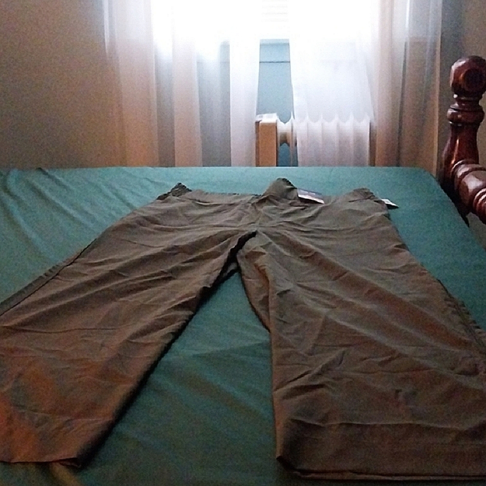 Old Navy Stretch Tech Wide Leg Pants - Picture 4 of 8
